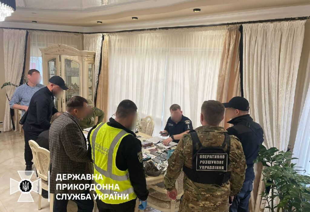 На Закарпатті викрили злочинне угруповання, яке займалось збутом наркотичних засобів: деталі