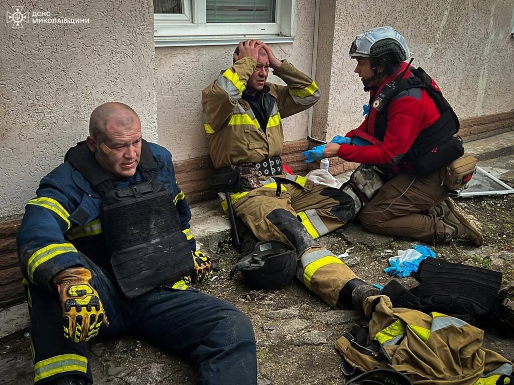 У Миколаєві під час гасіння пожежі постраждало п’ять рятувальників: деталі інциденту