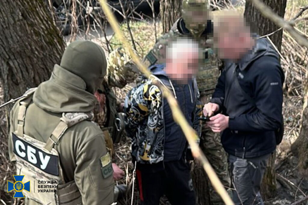 На Сумщині колишній “регіонал” шукав для ворога координати військових об’єктів: йому загрожує довічне