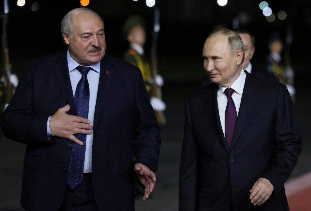 Лукашенко передасть Росії частину військової техніки – ЗМІ