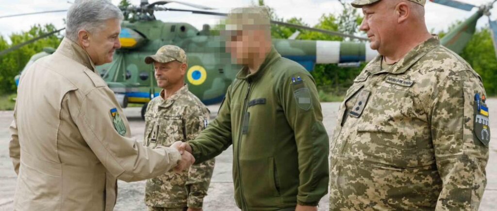 Порошенко привіз техніку у бригади армійської авіації