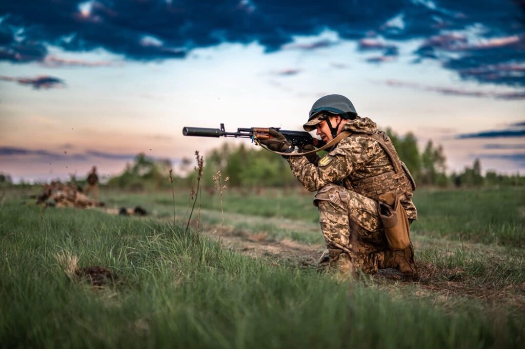 ЗСУ знищили 500 окупантів, танк та 152-мм гармату росіян на Харківщині