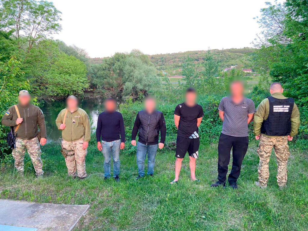 На Вінниччині викрили чоловіка, який за шість тисяч доларів незаконно переправляв військовозобов’язаних через кордон