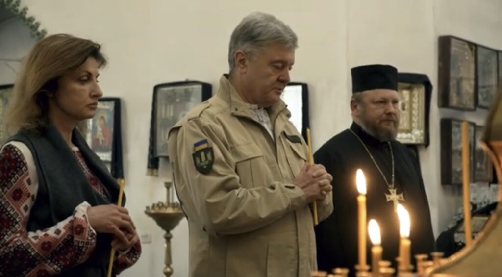 З вірою в перемогу: Порошенко на Великдень поділився зворушливим відео з фронту