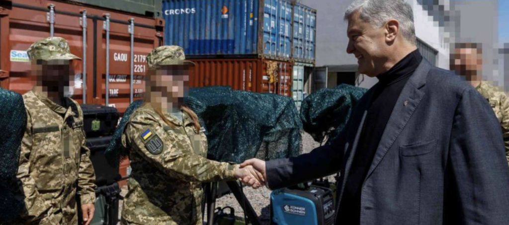 Порошенко передав Збройним силам ще п’ять комплексів РЕБ “Ай-Петрі”