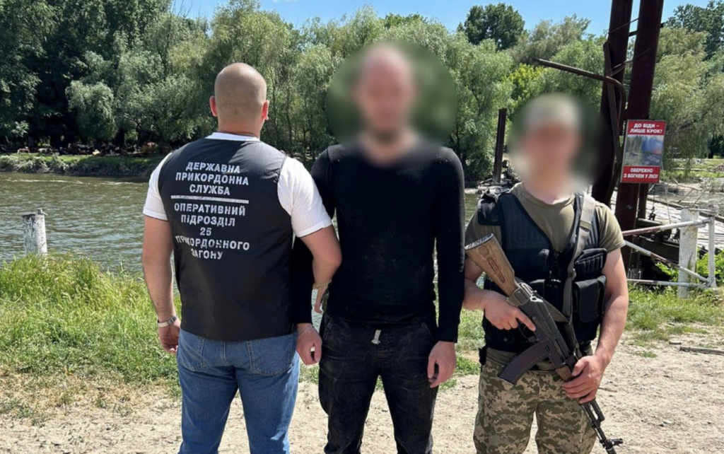 На Одещині чоловік хотів незаконно перетнути кордон на матраці з людиною-павуком