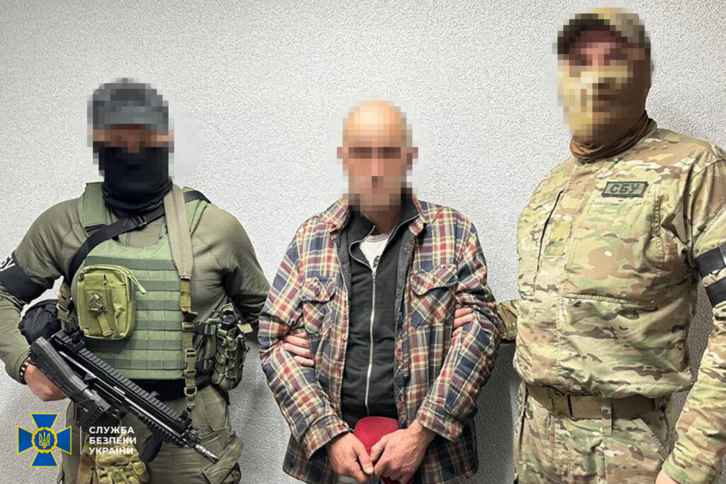 Розвідував дислокацію ЗСУ та позиції артилерії у Красногорівці: на Донеччині затримали чергового інформатора окупантів