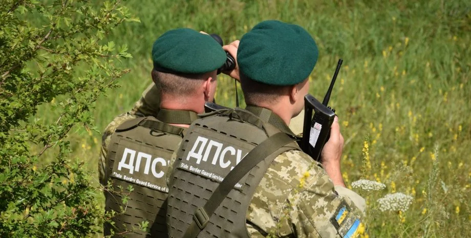 Намагалися перетнути кордон з Угорщиною: прикордонники затримали 9 чоловіків
