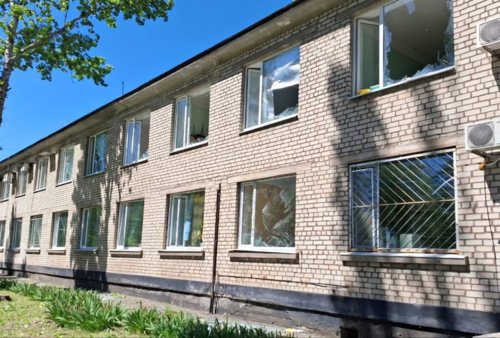 Армія РФ з артилерії та дронів-камікадзе обстріляла Нікополь, є руйнування та поранені