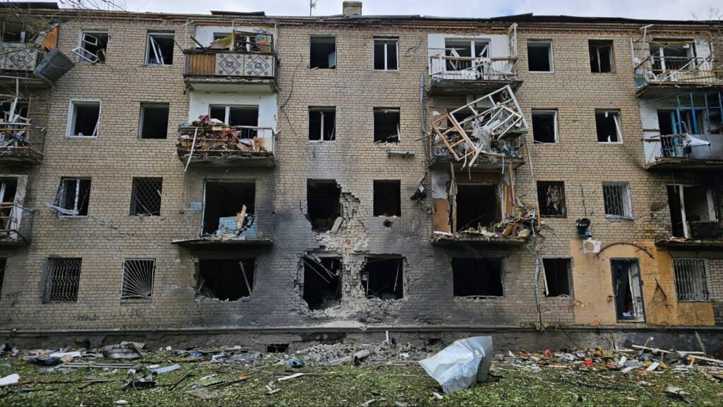Обстріл центру Херсона 15 травня: пошкоджено вісім багатоповерхівок, кількість поранених зросла до 18 осіб
