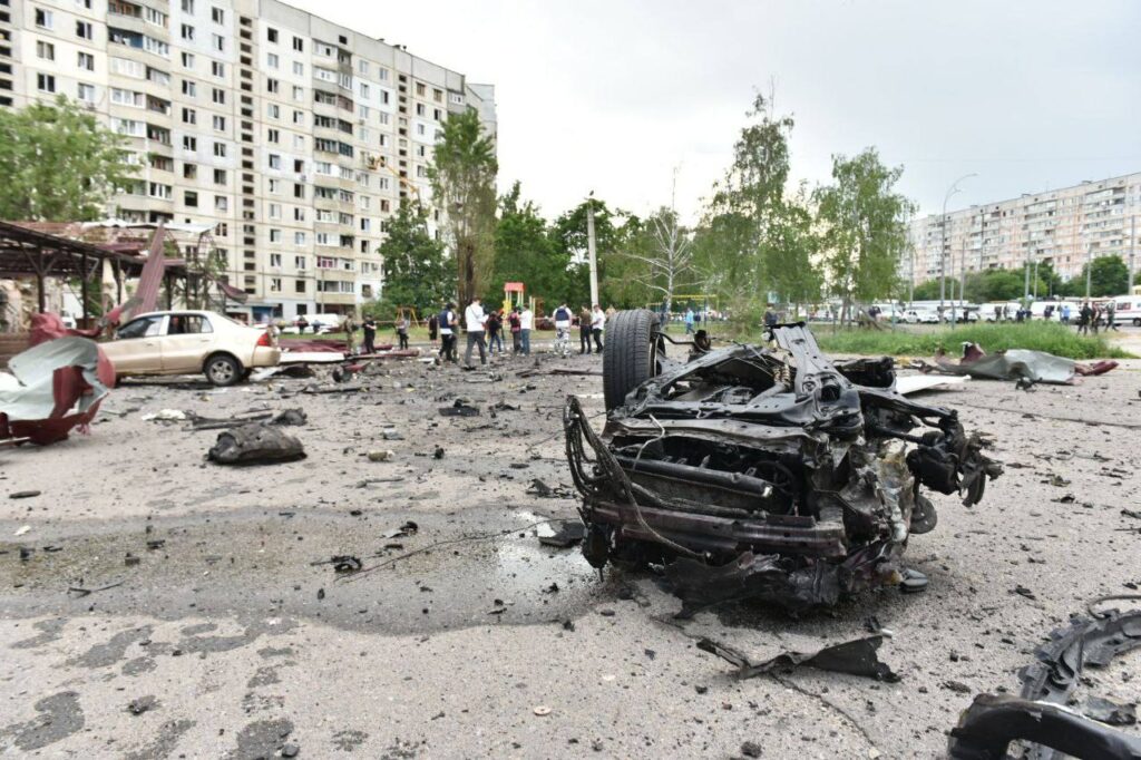 Окупанти з авіації обстріляли Харків: є значні руйнування, 10 людей отримали поранення