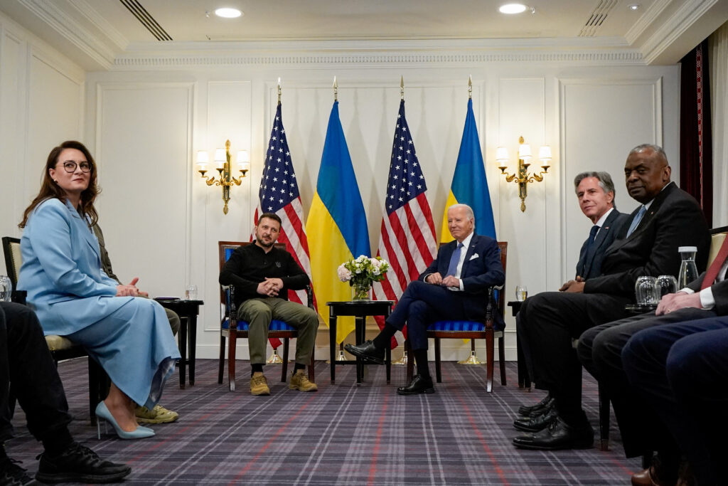 Не лише Єрмак: виникає багато запитань до української делегації у Парижі – нардеп