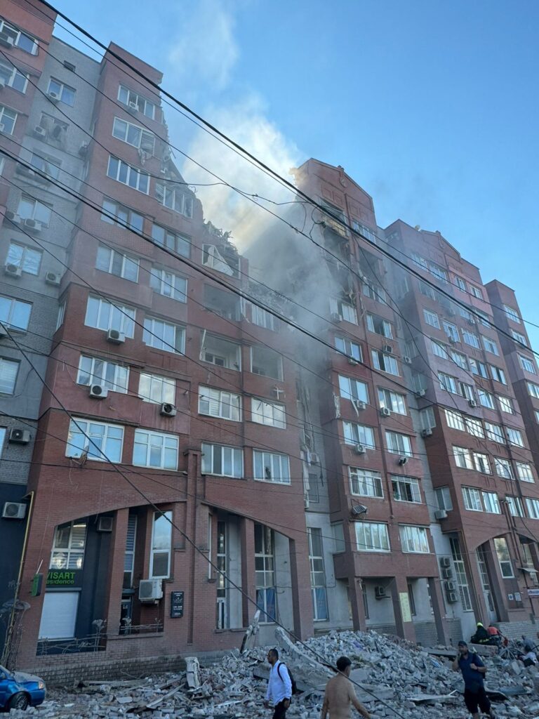 Российский удар по Днепру: количество пострадавших продолжает расти