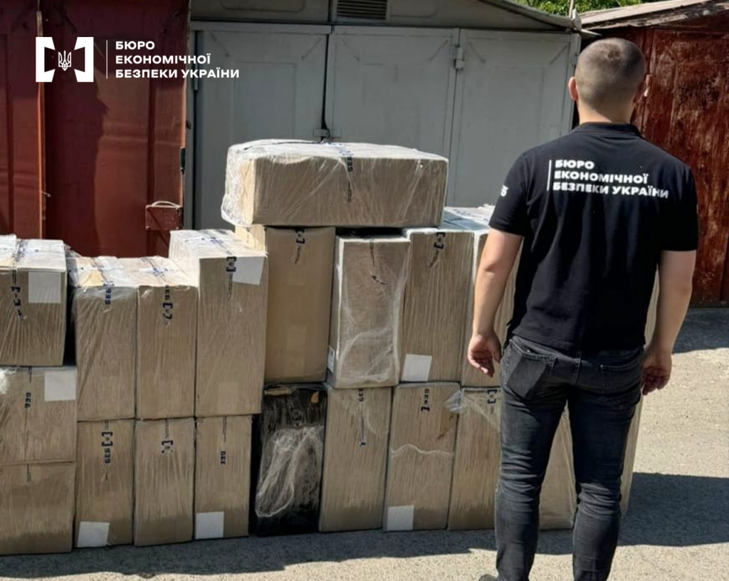Вилучили продукції на мільйон гривень: в Одесі викрили зловмисника на перепродажу цигарок без акцизних марок