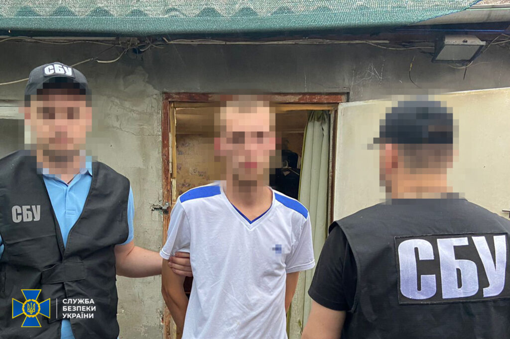 У Дніпрі затримали групу підлітків, які за вказівкою російського ФСБ мали підпалити автівки працівників ТЦК