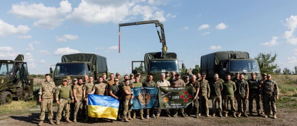 FPV-дрони, окопний РЕБ, “Цукорки”: Порошенко привіз техніку бригадам на Харківщину
