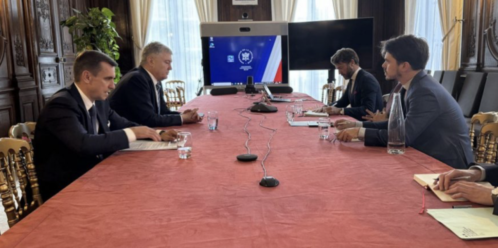 Порошенко закликав Францію підтримати запрошення України в НАТО