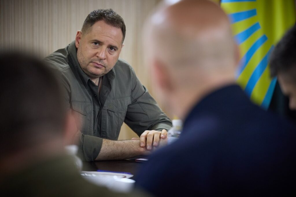 “Смотрящі” Єрмака, Шурми і Татарова в держкомпаніях отримують сотні тисяч на місяць – Bihus.info