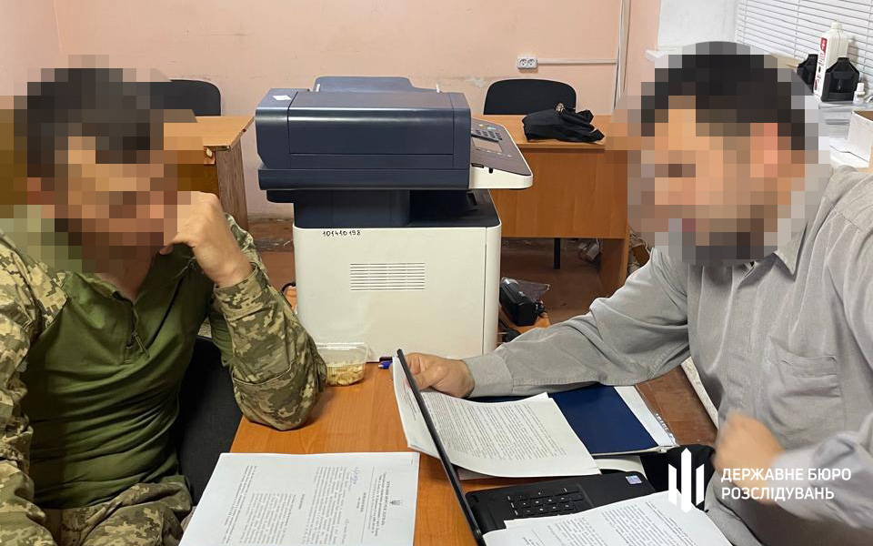 “Змушував їсти цигарки для дисципліни”: офіцер Національної академії сухопутних військ отримав підозру через побиття і приниження курсантів