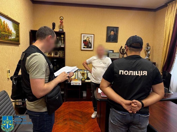 Хабар в 40 тисяч доларів: На Одещині викрили трьох корупціонерів