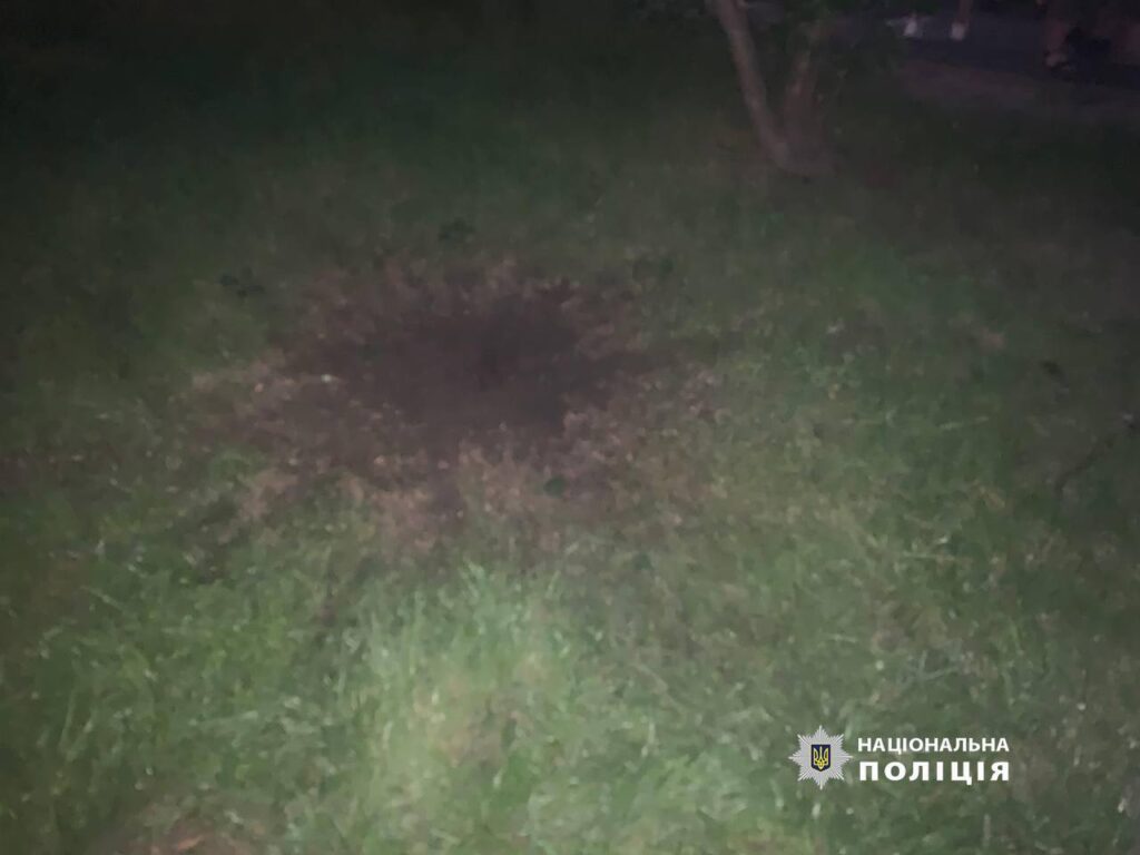 У Києві чоловік кинув гранату в стіну багатоповерхівки: жінка отримала поранення