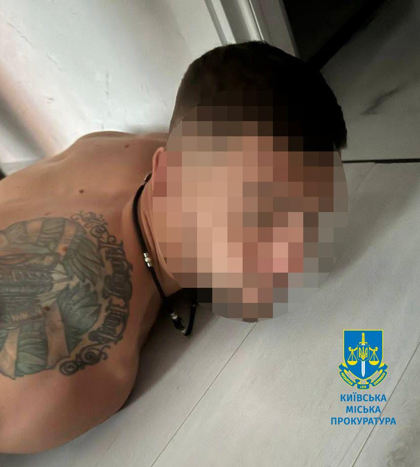 У Києві чотири зловмисники перевдягнулись військовими та пограбували жінку на три мільйони гривень
