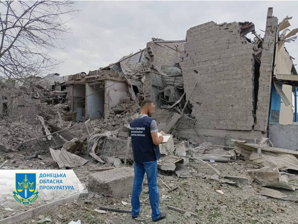 Окупанти скинули авіабомбу на житловий квартал у Селидовому: є поранені