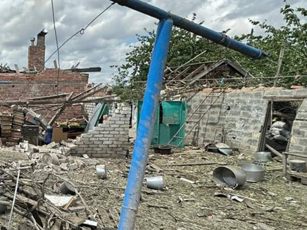 Росіяни обстріляли село на Донеччині: серед поранених є діти