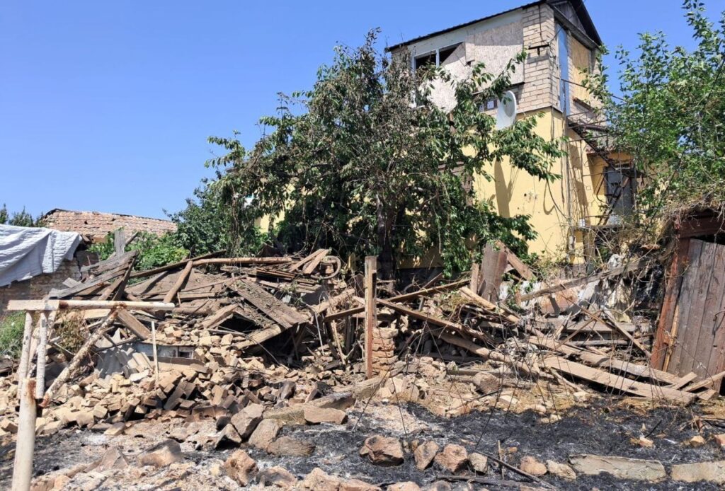Росіяни обстріляли Нікополь та три громади Дніпропетровщини, є значні руйнування
