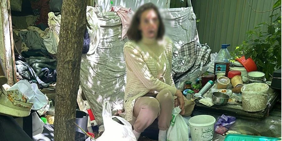 У Києві затримали 60-річну жінку, яка понівечила могили полеглих воїнів