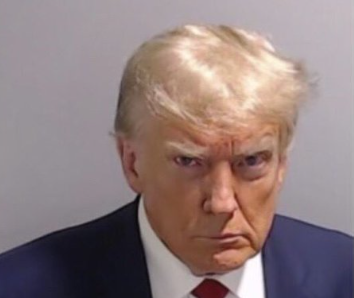 Трамп поскаржився на “катування” у в’язниці, де він пробув 20 хвилин і вийшов під заставу