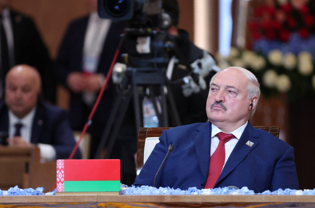 Лукашенко та Макрон уперше за тривалий час провели телефонну розмову