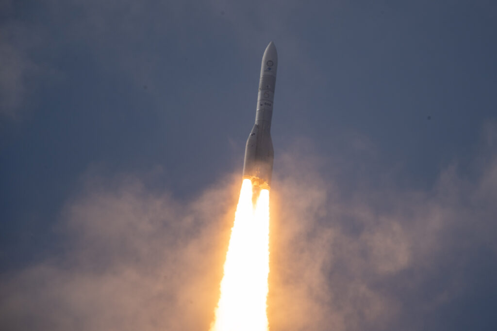 Компанія ESA запустила в космос ракету Ariane-6: її проліт побачили в Україні