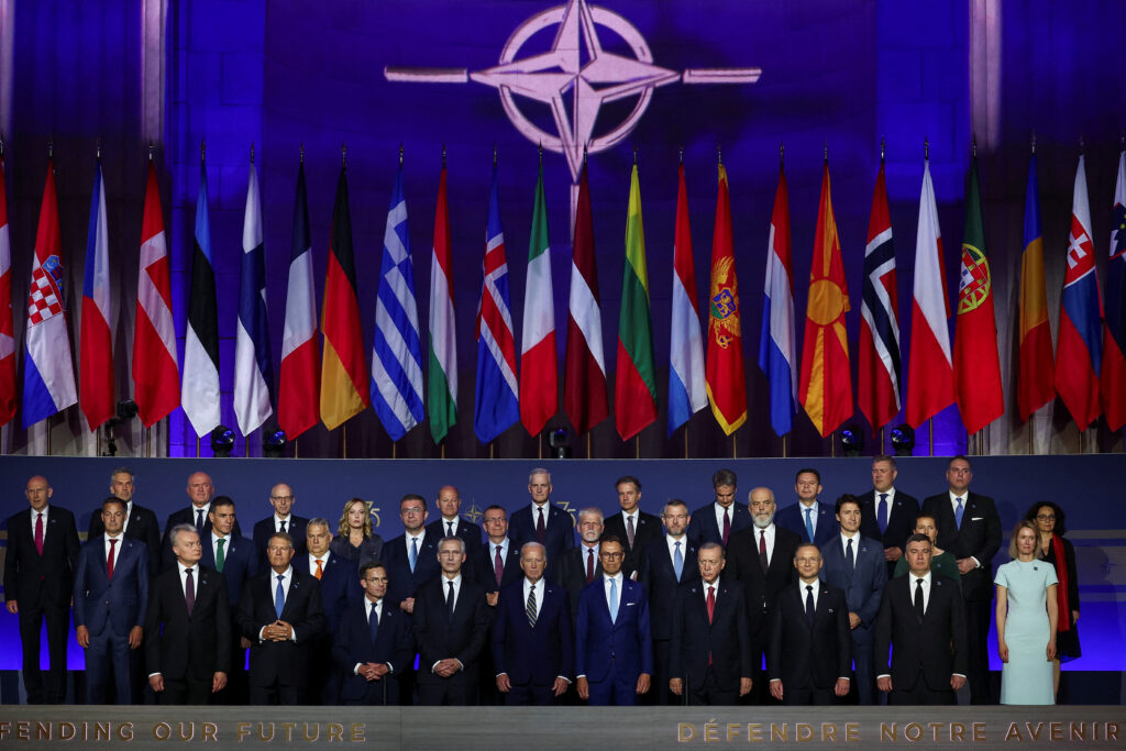 Рютте закликає країни НАТО готуватись до війни