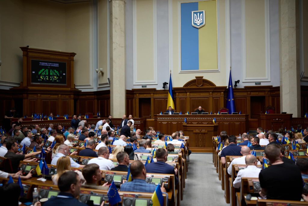 Понад 50 організацій та ЗМІ закликали відновити трансляції засідань Верховної Ради