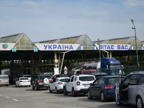 З 17 липня нові правила перетину кордону: без яких документів чоловіків не випустять з України
