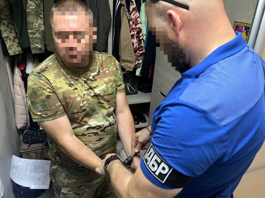 Правоохоронці викрили низку схем з розкрадання коштів, виділених на ЗСУ: 30 осіб отримали підозри