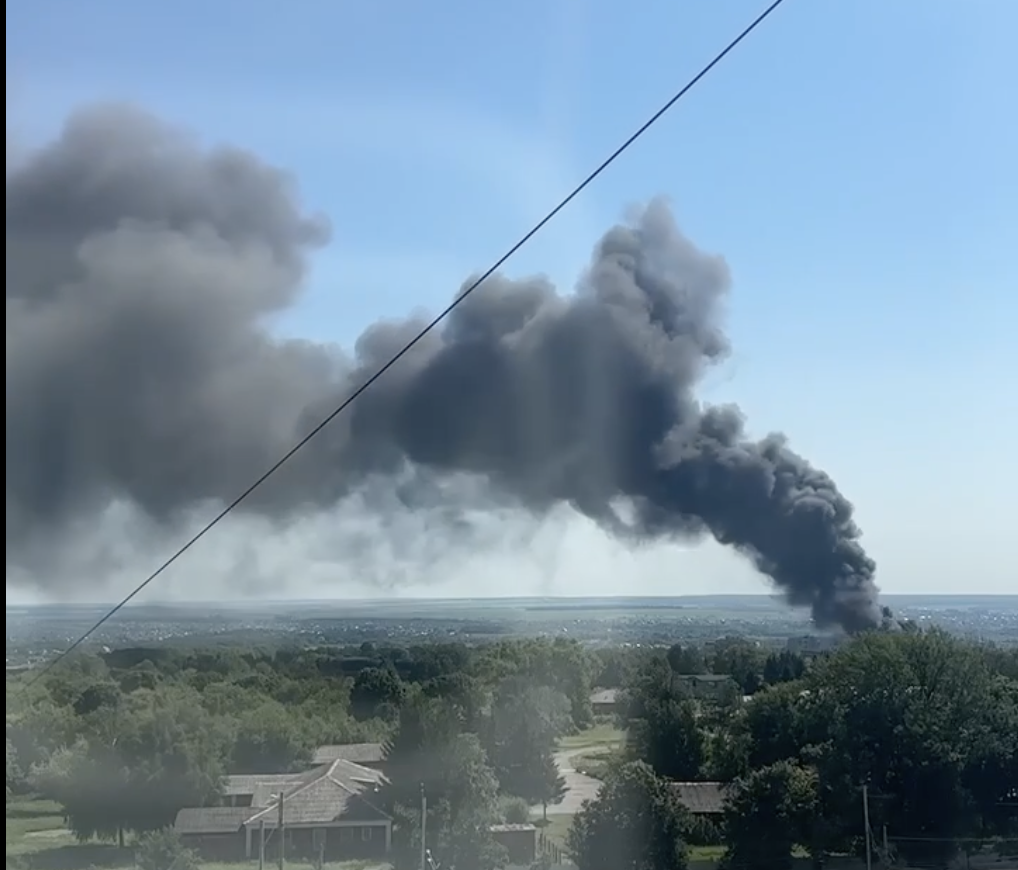 У Курську масштабна пожежа, горить військова частина – ЗМІ