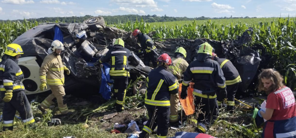 На Рівненщині фура влетіла у маршрутку з пасажирами, 14 людей загинуло