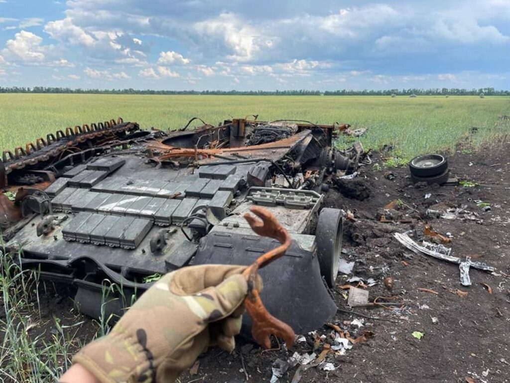 За сутки Россия потеряла более 1100 солдат, 54 артсистемы и 5 единиц спецтехники