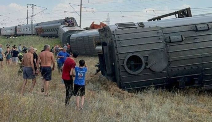 У Росії з рейок зійшов пасажирський потяг: багато постраждалих, серед них діти