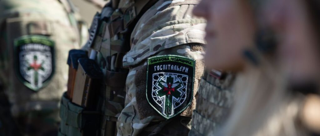10 лет спасают жизнь бойцов: Порошенко поблагодарил Госпитальеров за служение Украине