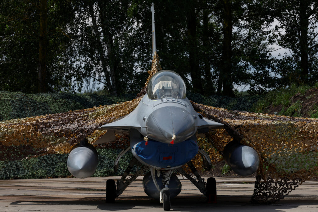 Ukraine Doesn’t Have Enough F-16s to Guarantee Air Safety – Zelensky