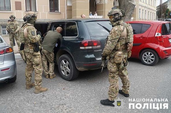 На Тернопільщині працівники ТЦК за хабар допомагали чоловікам уникнути мобілізації: деталі справи