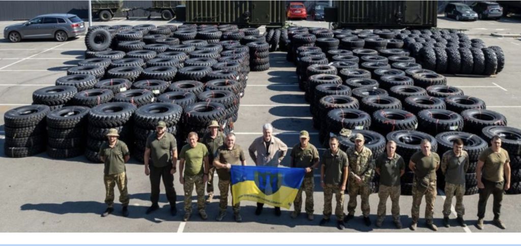 Порошенко передав підрозділам ТрО партію шин на 7 мільйонів гривень