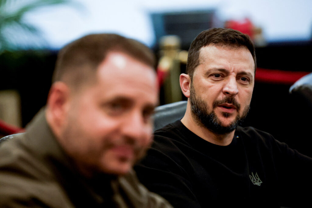 “Англійська мова Зеленського посередня, а Єрмака – відверто погана”: що заважає комунікаціям між США та Україною
