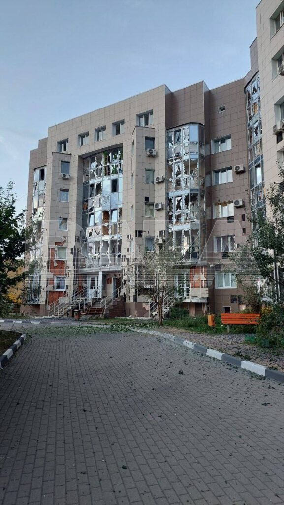 В российском Белгороде раздались взрывы и произошел пожар: в городе прозвучала тревога