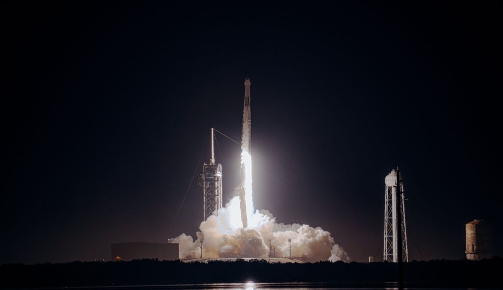 Автостопом по галактиці: SpaceX відправила цивільних туристів в космос