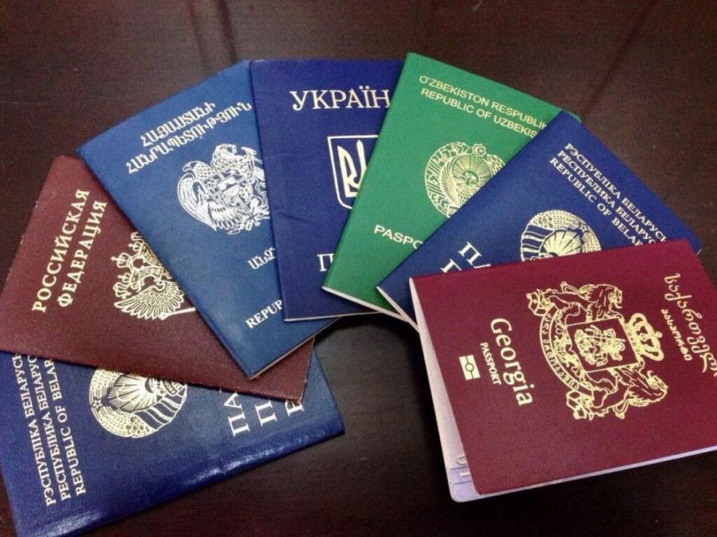 “Хата на дядю” і паспорти для ФСБ: про що свідчать корупційні скандали у міграційній службі