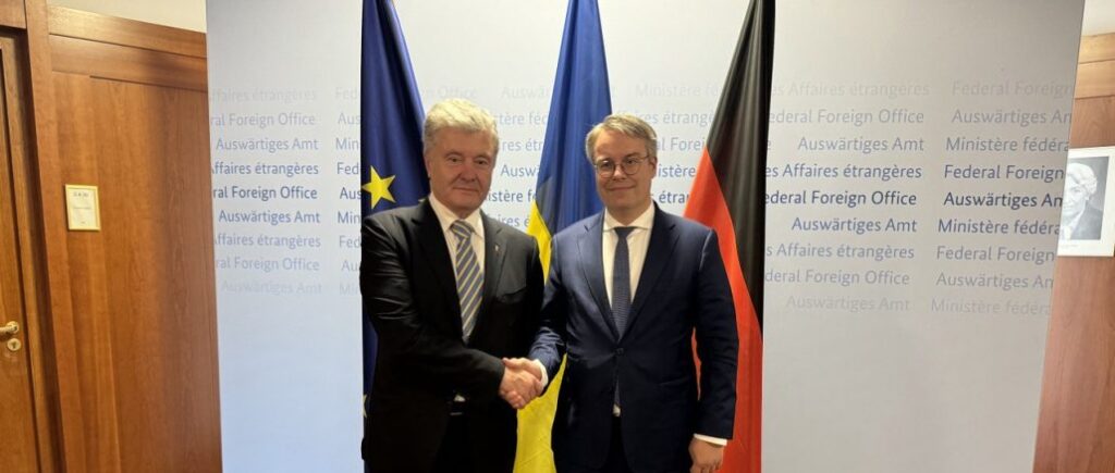Порошенко обговорив з німецькими політиками бюджетну підтримку України та надання далекобійної зброї